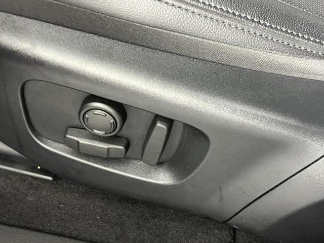 Photo of 2024 Santorini Black Metallic Land Rover Range Rover Evoque