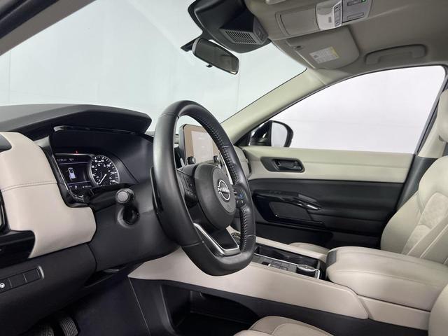 Photo of 2024 Super Black Nissan Pathfinder