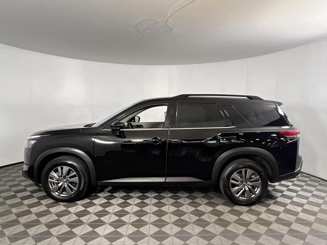 Photo of 2024 Super Black Nissan Pathfinder