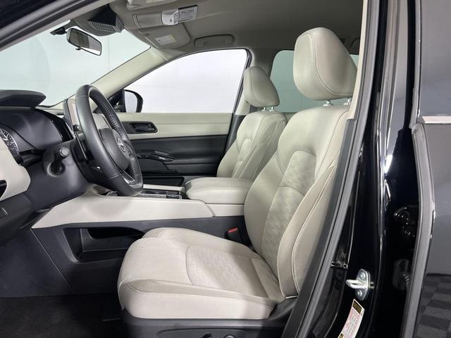 Photo of 2024 Super Black Nissan Pathfinder