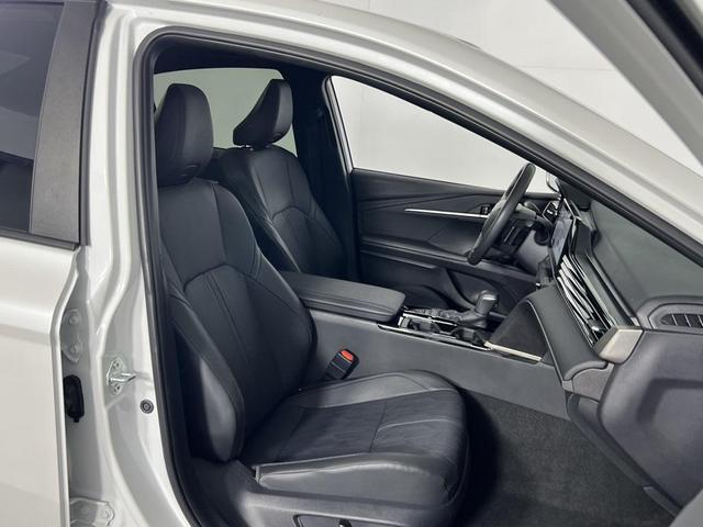Photo of 2025 White Toyota Camry