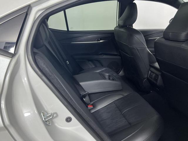 Photo of 2025 White Toyota Camry