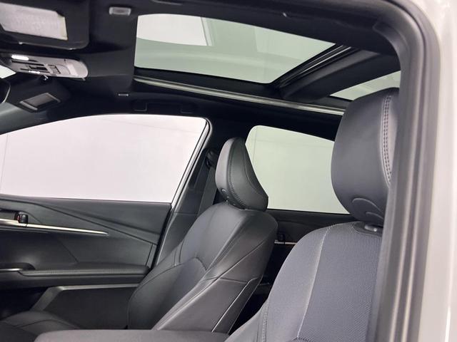 Photo of 2025 White Toyota Camry