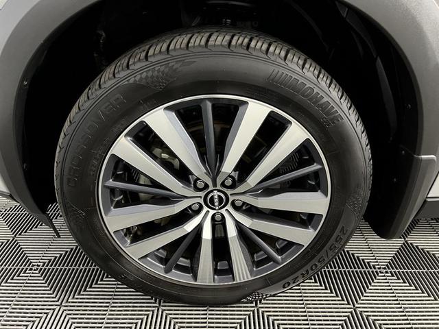 Photo of 2022 Brilliant Silver Metallic Nissan Pathfinder