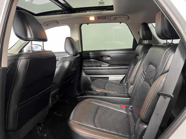 Photo of 2022 Brilliant Silver Metallic Nissan Pathfinder