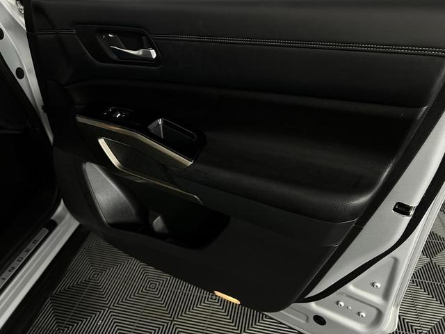 Photo of 2022 Brilliant Silver Metallic Nissan Pathfinder