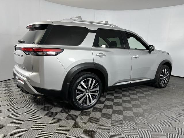 Photo of 2022 Brilliant Silver Metallic Nissan Pathfinder