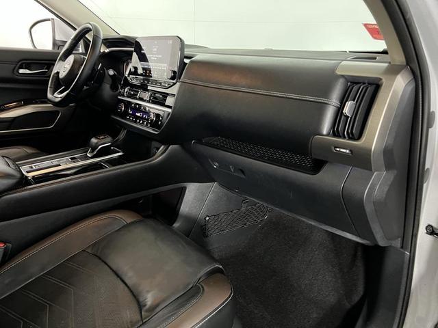 Photo of 2022 Brilliant Silver Metallic Nissan Pathfinder