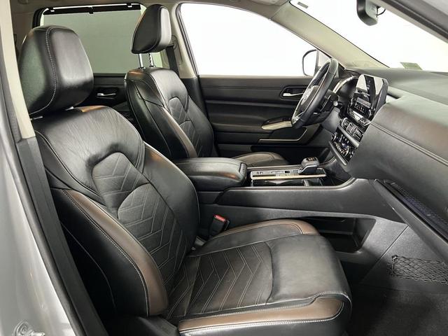 Photo of 2022 Brilliant Silver Metallic Nissan Pathfinder