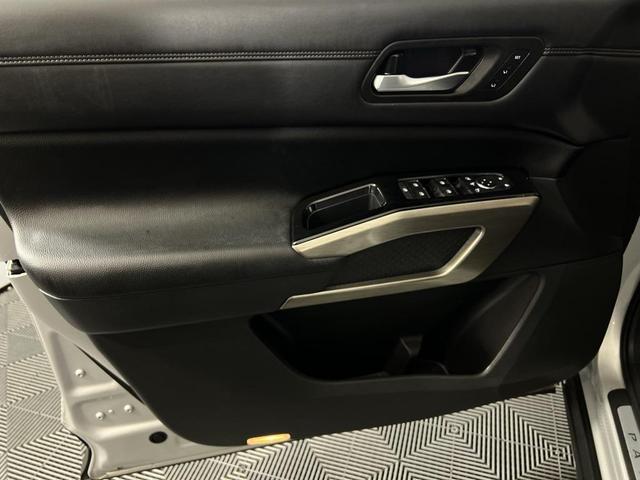Photo of 2022 Brilliant Silver Metallic Nissan Pathfinder