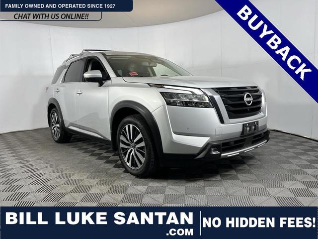 Photo of 2022 Brilliant Silver Metallic Nissan Pathfinder