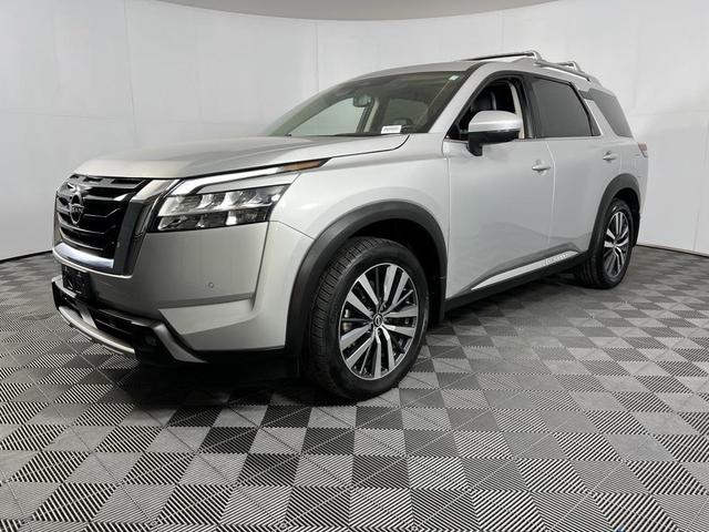 Photo of 2022 Brilliant Silver Metallic Nissan Pathfinder