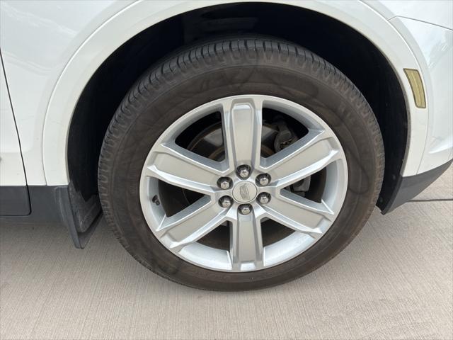 Photo of 2017 Crystal White Tricoat Cadillac XT5