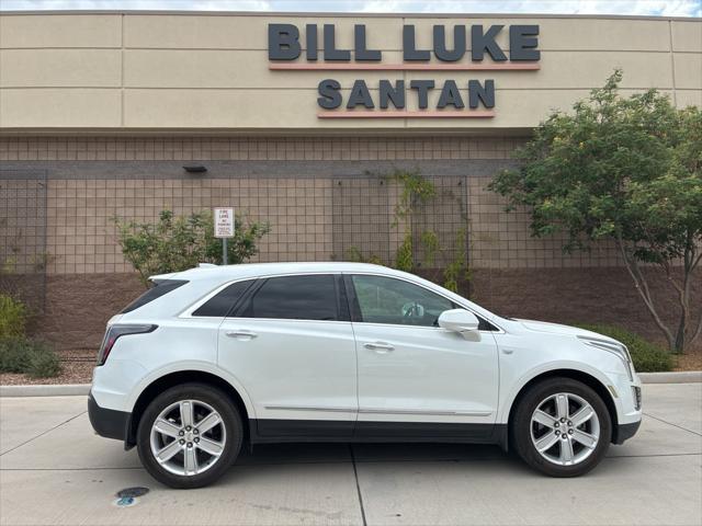 Photo of 2017 Crystal White Tricoat Cadillac XT5