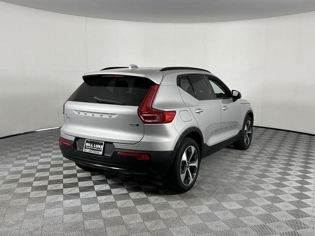 Photo of 2024 Gray Volvo XC40