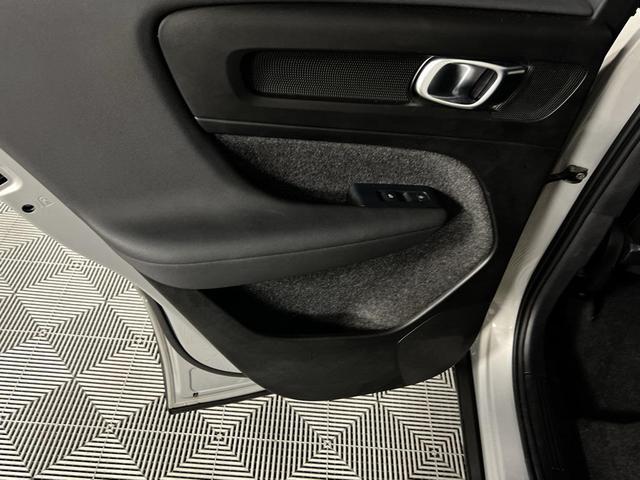 Photo of 2024 Gray Volvo XC40