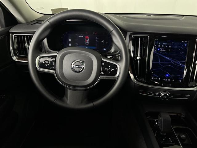 Photo of 2023 Gray Volvo V60 Cross Country