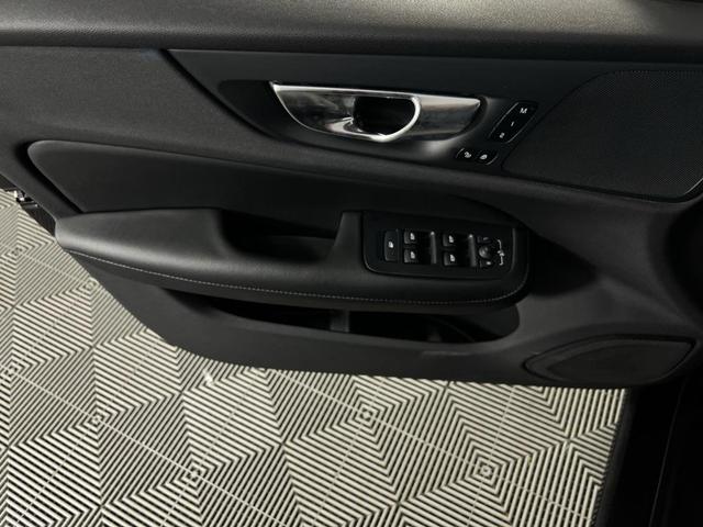Photo of 2024 Onyx Black Metallic Volvo S60