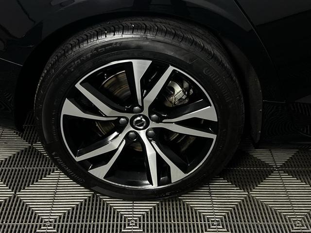Photo of 2024 Onyx Black Metallic Volvo S60