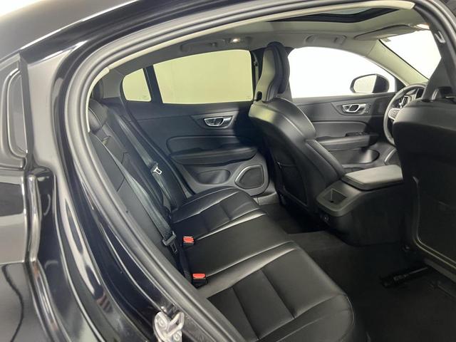 Photo of 2024 Onyx Black Metallic Volvo S60