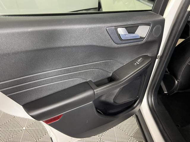 Photo of 2022 White Metallic Ford Escape