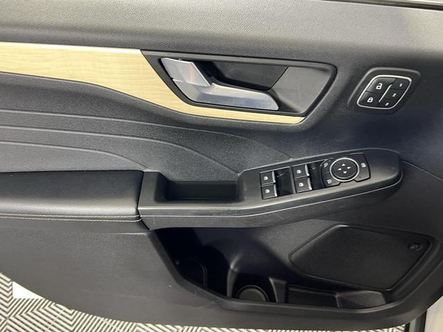 Photo of 2022 White Metallic Ford Escape