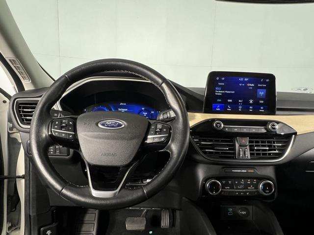 Photo of 2022 White Metallic Ford Escape