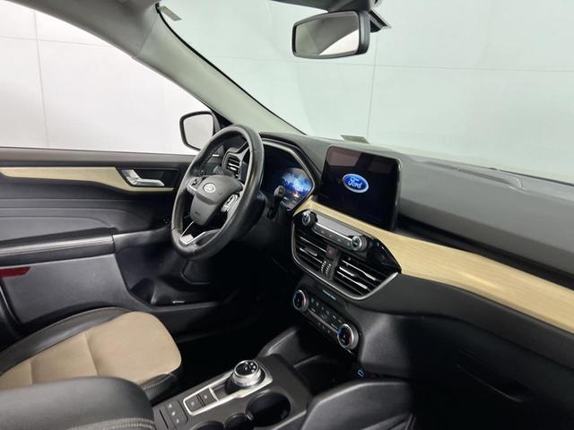 Photo of 2022 White Metallic Ford Escape