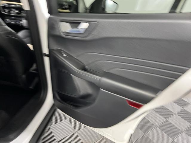 Photo of 2022 White Metallic Ford Escape