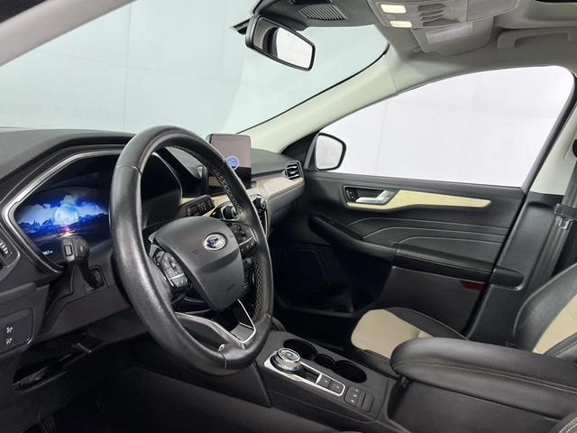 Photo of 2022 White Metallic Ford Escape