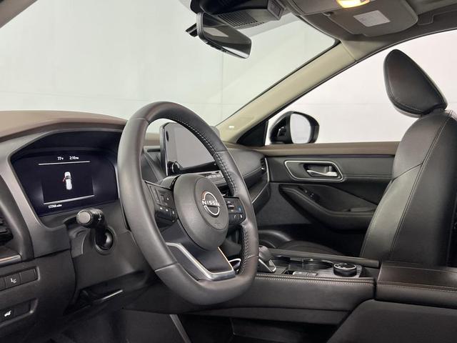 Photo of 2023 Caspian Blue Metallic/Super Black Nissan Rogue