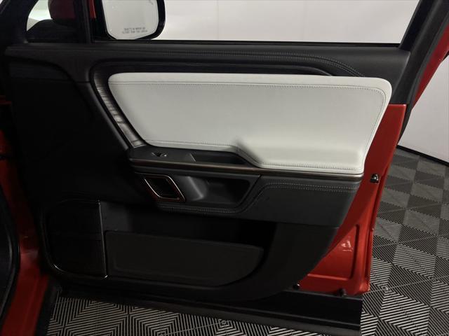 Photo of 2024 Orange Rivian R1S