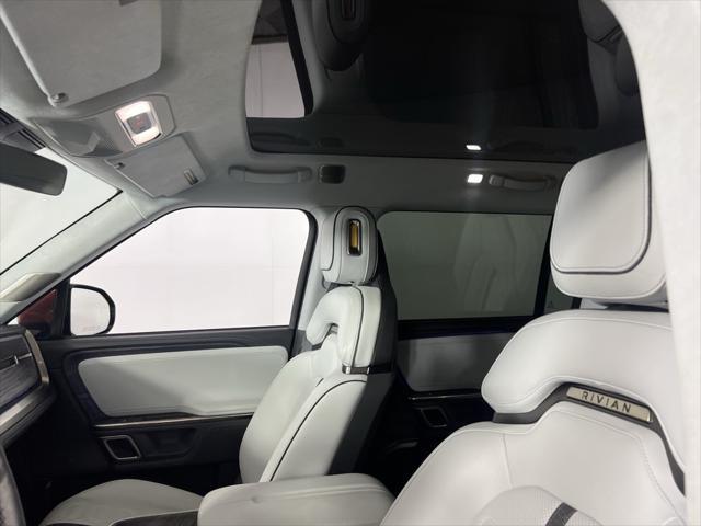 Photo of 2024 Orange Rivian R1S
