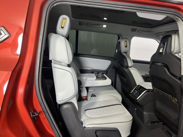 Photo of 2024 Orange Rivian R1S
