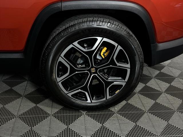 Photo of 2024 Orange Rivian R1S