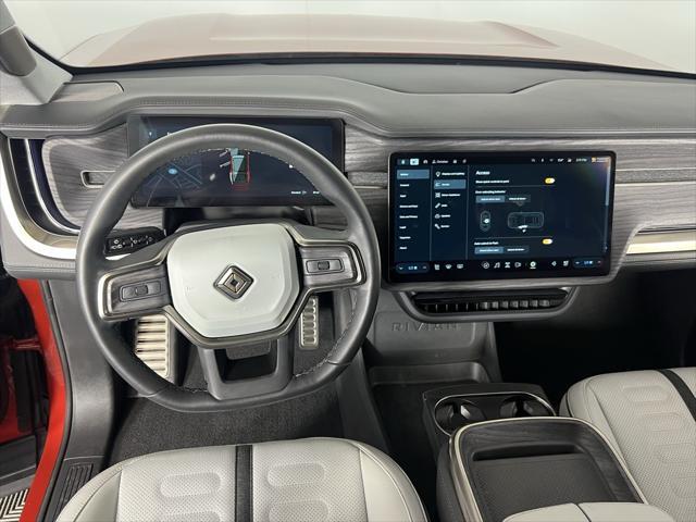 Photo of 2024 Orange Rivian R1S