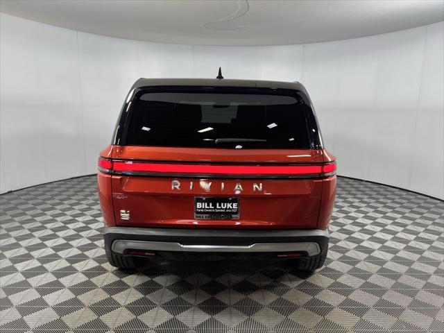 Photo of 2024 Orange Rivian R1S