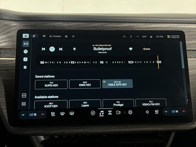 Photo of 2024 Orange Rivian R1S
