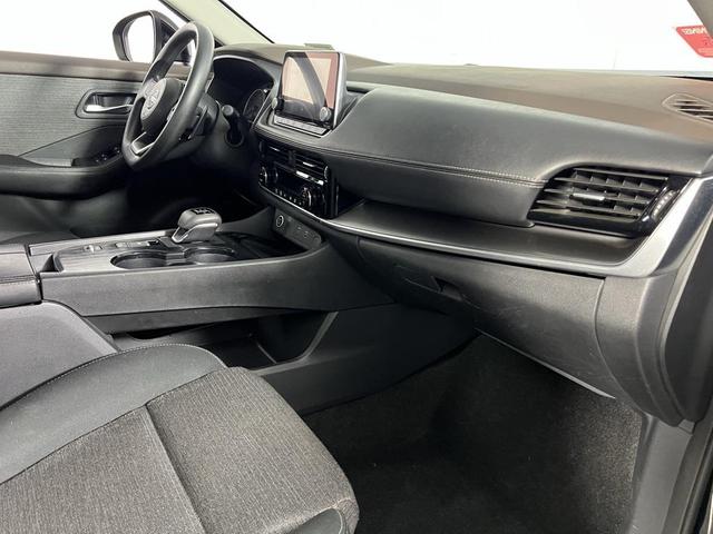 Photo of 2022 Super Black Nissan Rogue