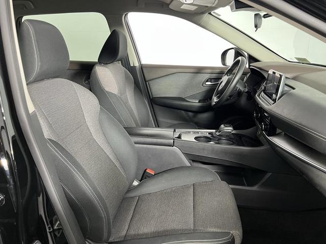 Photo of 2022 Super Black Nissan Rogue