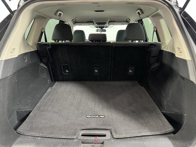 Photo of 2022 Super Black Nissan Rogue