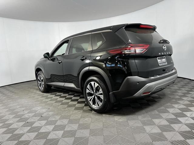 Photo of 2022 Super Black Nissan Rogue