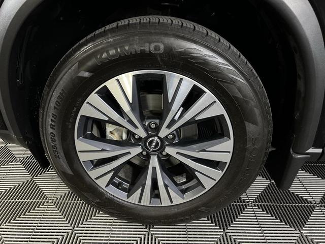 Photo of 2022 Super Black Nissan Rogue