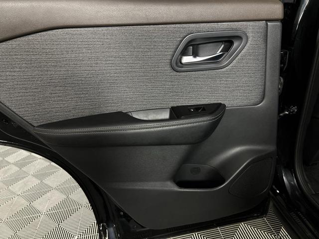 Photo of 2022 Super Black Nissan Rogue