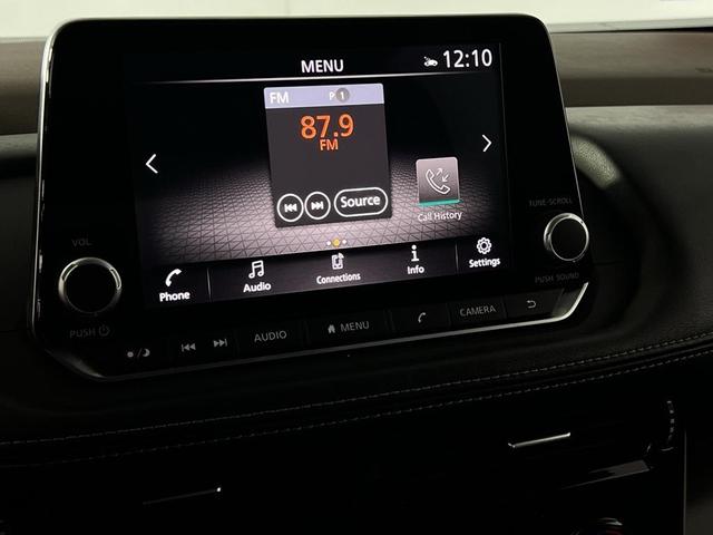 Photo of 2022 Super Black Nissan Rogue