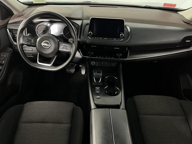 Photo of 2022 Super Black Nissan Rogue