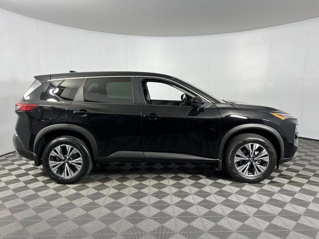 Photo of 2022 Super Black Nissan Rogue