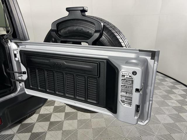 Photo of 2022 Silver Zynith Clearcoat Jeep Wrangler Unlimited