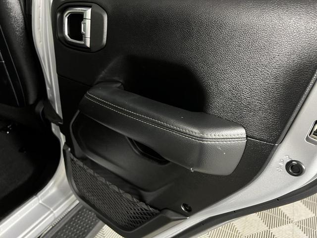 Photo of 2022 Silver Zynith Clearcoat Jeep Wrangler Unlimited