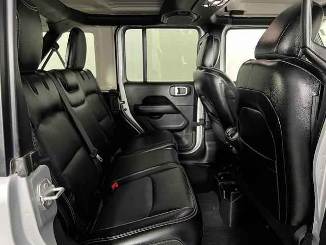 Photo of 2022 Silver Zynith Clearcoat Jeep Wrangler Unlimited